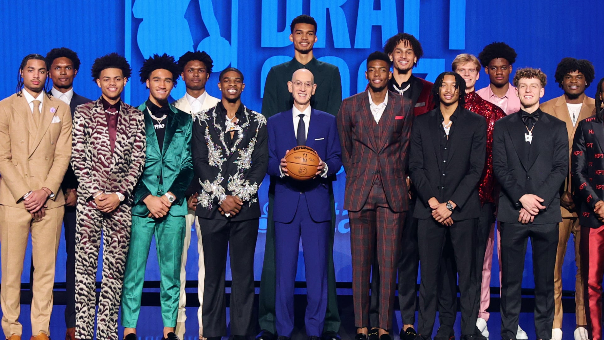 湖人新赛季观察：首发阵容防守堪忧 东契奇减重挑战重重